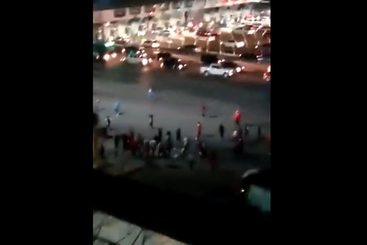 EL grupo de violentos de Racing y de River que se enfrentó a un costado de la autopista Buenos Aires - La Plata