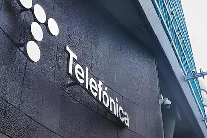 El grupo español Telefónica le otorgó un mandato al banco JP Morgan para que le encuentre un comprador a su filial argentina