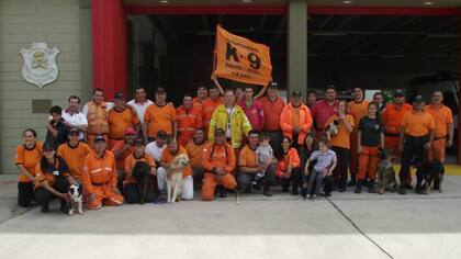 El grupo K9 de la Federación de Bomberos Voluntarios de Córdoba