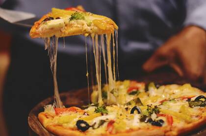 El grupo pidió una pizza y unos tragos, pero les hicieron un recargo por algo que no pidieron (Imagen ilustrativa / Pixabay)