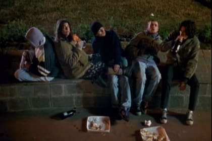 El grupo protagonista observando el Obelisco