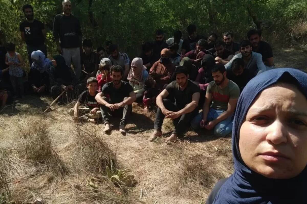 El grupo, que dice venir de Siria, fue trasladado del islote a Grecia continental