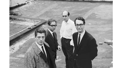 El grupo que integró la muestra Otra figuración –Macciò, Deira, Noé y De la Vega–, retratado por Sameer Makarius