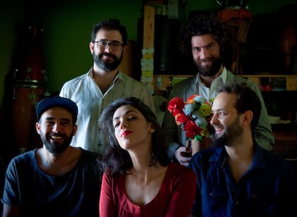 El grupo traza un camino entre el folklore y el rock con mucha naturalidad