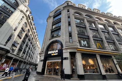 El grupo uruguayo Chic Parisien acaba de inaugurar la primera sucursal de su cadena Indian Market en el edificio donde funcionaron tiendas emblemáticas como Gath & Chaves y Falabella