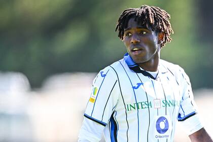 El guineano Moustapha Cissé en el día de su debut con la camiseta de Atalanta: llegó al Calcio tras jugar en un equipo de refugiados de la región del Puglia