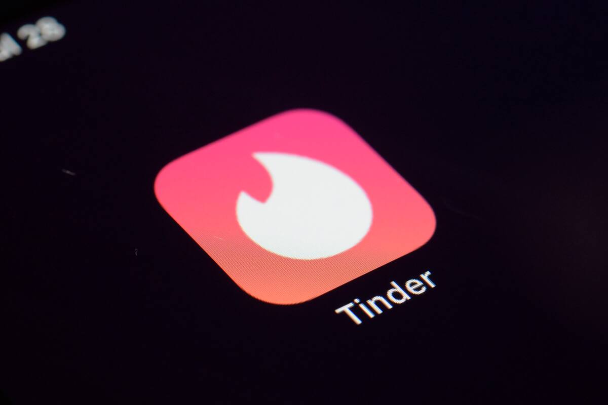 El guiño, la risa y el corazón son los emojis favoritos en Tinder para conectar con los usuarios