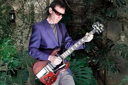 El guitarrista y compositor compartió "Un fugaz resplandor" con sus seguidores