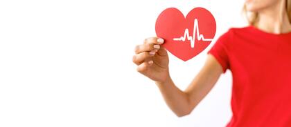 El hábito de caminar regularmente es su impacto positivo en la salud cardíaca