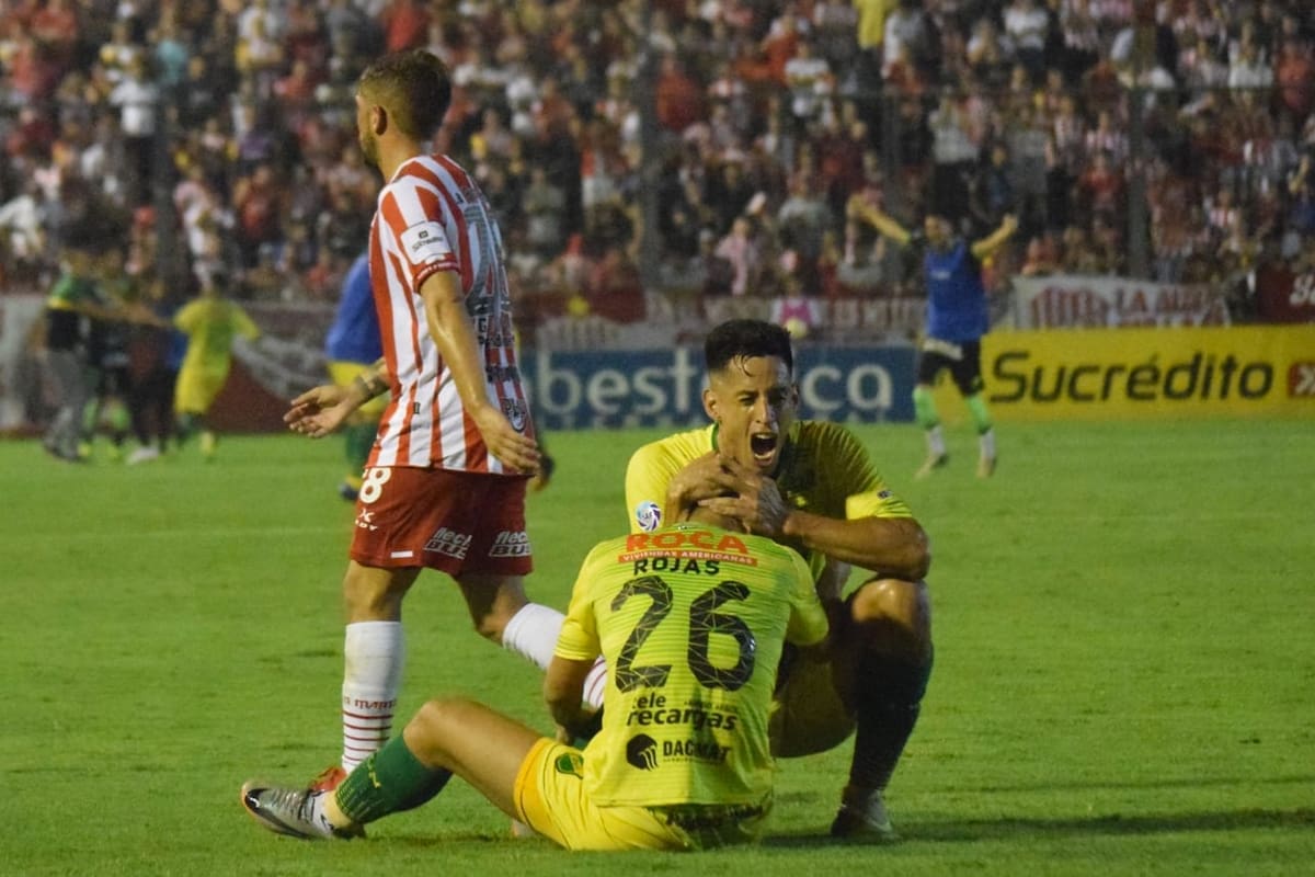 El Halcón pasó al frente en un final agónico; con el triunfo por 2-1 igualó la línea de Racing