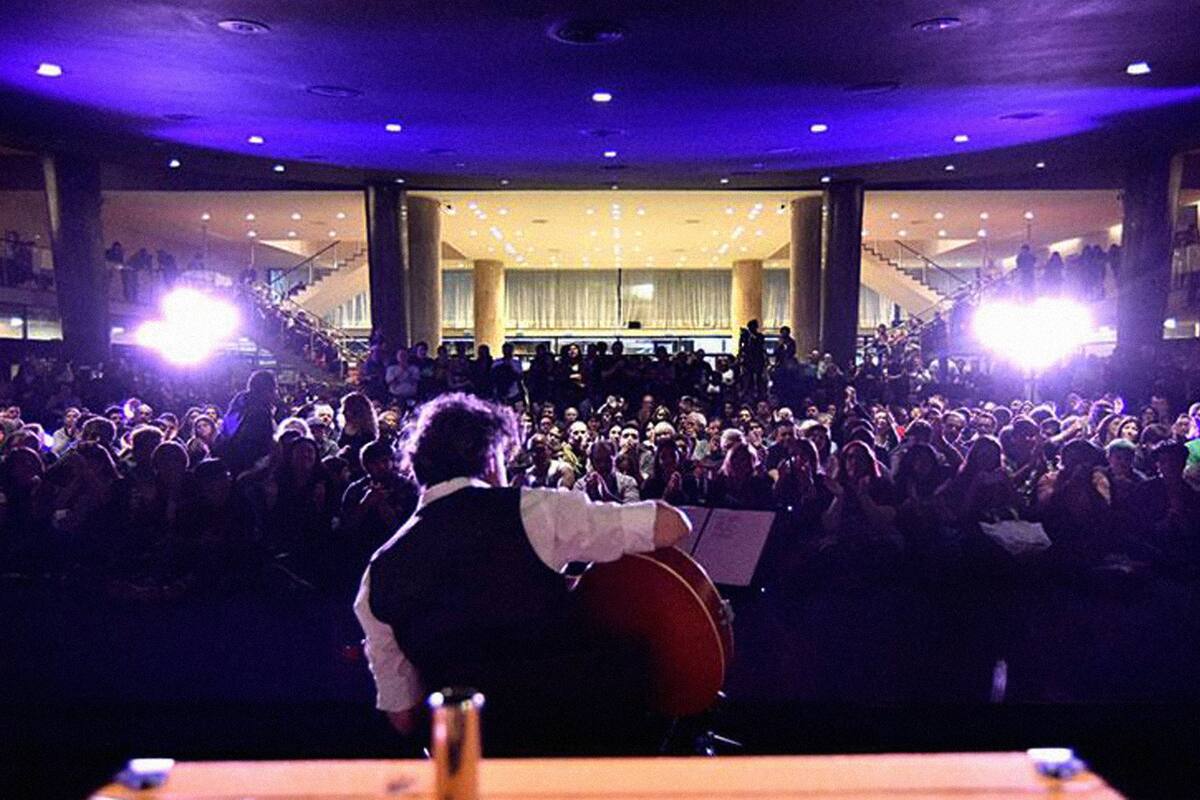 El hall del San Martín es un espacio estratégico en el mítico centro de la ciudad