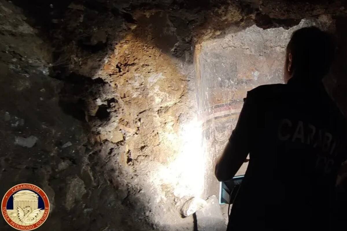 El hallazgo arqueológico incluye alrededor de 10.000 fragmentos de cerámicas de la época romana y medieval, y 453 objetos arqueológicos intactos de época romana (Comando de Carabineros de Tutela de Patrimonio Cultural)