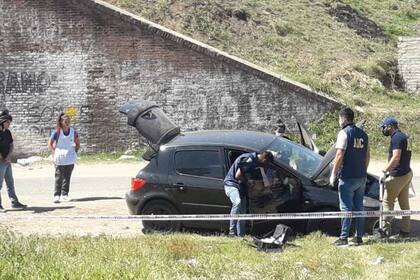 El hallazgo del auto de Gastón Cabrera, secuestrado a las 7 cerca del puente colgante de la laguna Setúbal y liberado cuatro horas después cerca del Puente Negro, en la ciudad de Santa Fe