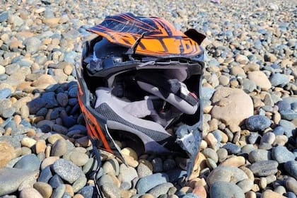 El hallazgo del casco del joven desaparecido dio pistas a la policía sobre un posible accidente en la zona de Rocas Coloradas.