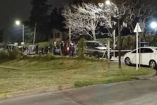 Encuentran a una mujer muerta dentro de un auto estacionado junto al corredor verde