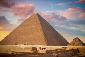 Arqueólogos cavaron junto a las pirámides de Giza y hallaron una estructura subterránea