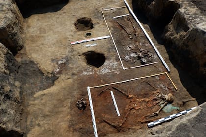 El hallazgo lo hicieron arqueólogos rusos en 1988, pero ahora las pruebas de ADN dieron nueva información sobre los restos, encontrados en un túmulo funerario junto con otras mujeres, arnas y artículos de guerra