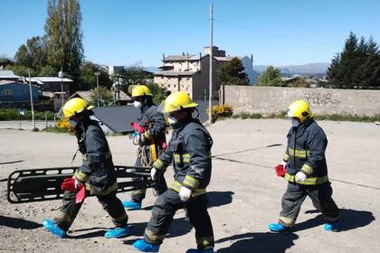 El hallazgo se dio el jueves por la tarde; se desconoce la identidad del hombre