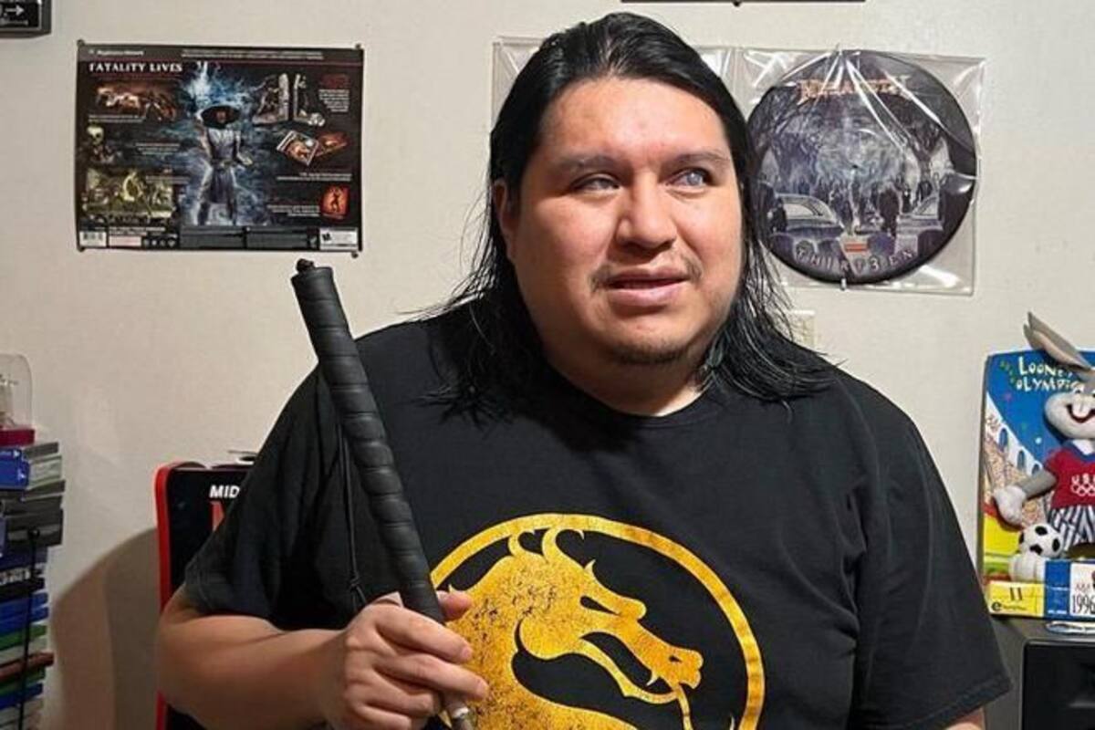 El hecho de haber perdido la vista hace más de una década no ha impedido a Carlos Vásquez continuar jugando su videojuego favorito: Mortal Kombat.