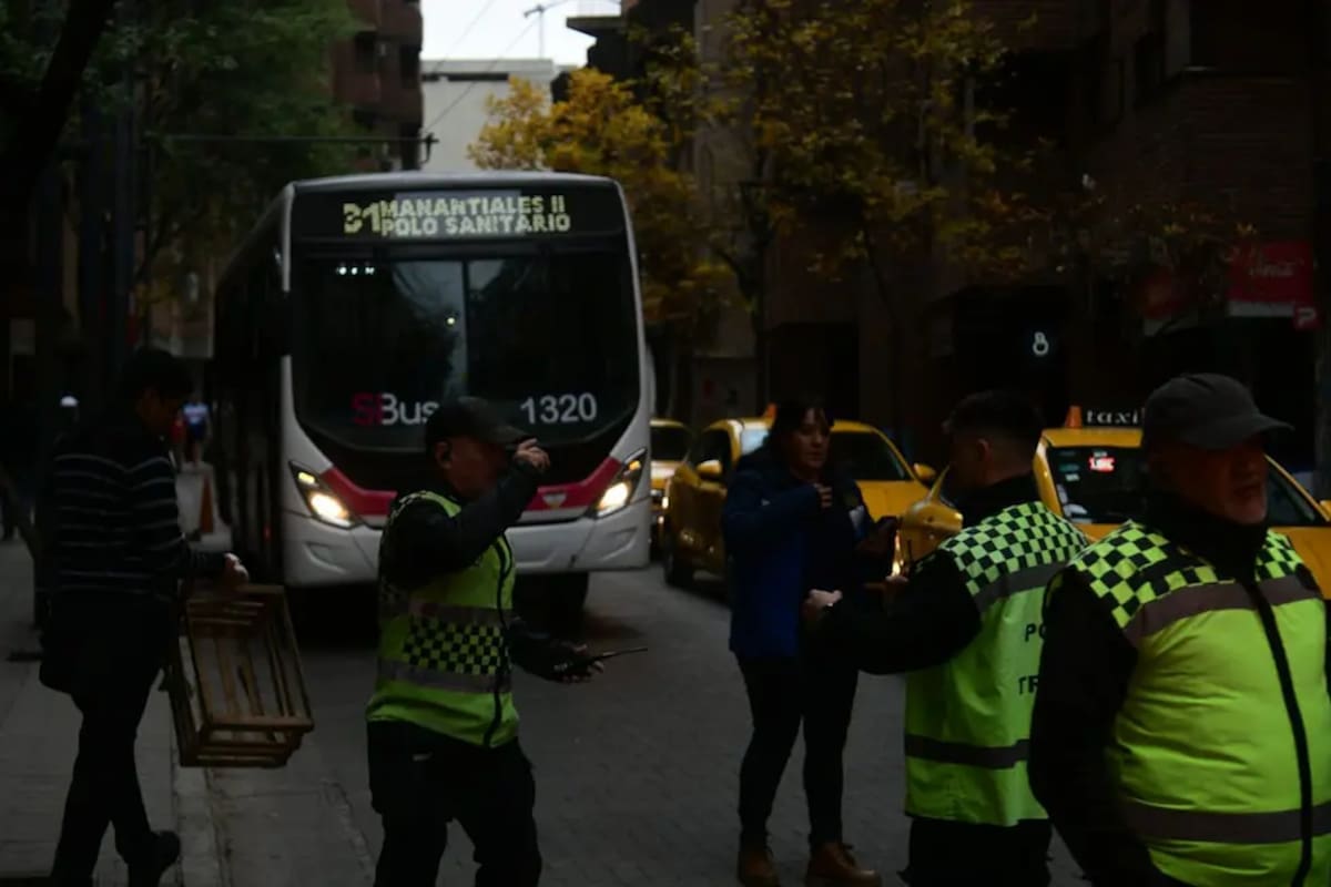 El hecho ocurrió cuando la pasajera descendía del interno 1320, de la línea 31 de SiBus
