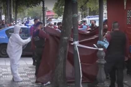 El hecho ocurrió en Flores; la víctima era una trabajadora sexual que hacía minutos había estado con un cliente, según la versión de sus compañeras