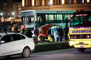 Qué pasó en Mar del Plata con el colectivo que perdió el control frente a la rambla y arrolló a varias personas
