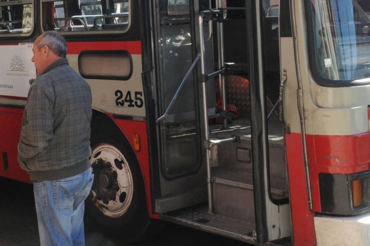 El hecho ocurrió en un colectivo de COETC (Foto:El País Uruguay)