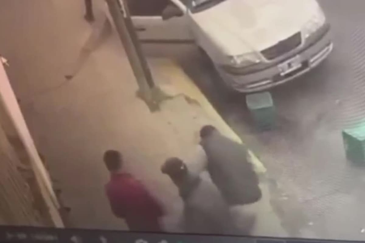 El hecho quedó registrado en las cámaras de seguridad de la zona