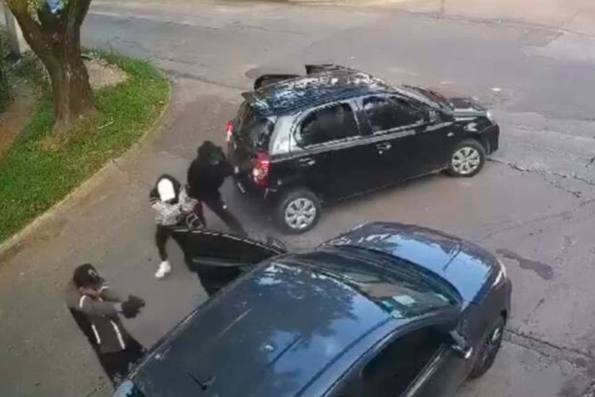 El hecho quedó registrado en una cámara de seguridad