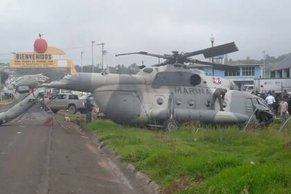 El helicóptero de la marina mexicana que se desplomó hoy, cuando trasladaba a un funcionario de Veracruz