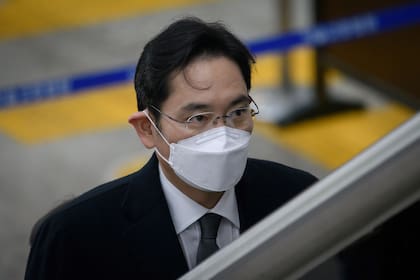 El heredero del Grupo Samsung, Lee Jae-yong, llega a un tribunal en Seúl, Corea del Sur, hoy