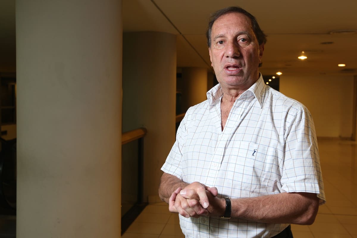 El hermano de Carlos Bilardo desmintió que el ex entrenador esté contagiado de coronavirus