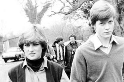 El hermano de la difunta princesa Diana publicó una imagen de su infancia. Hace unas semanas acusó a la BBC de utilizar métodos fraudulentos para conseguir la famosa entrevista de 1995 a Lady Di. Sus acusaciones suelen causar polémica debido a que hay pruebas de que el vínculo entre los hermanos no