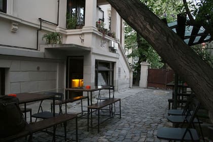 El hermoso bar en el barrio de Cotroceni,