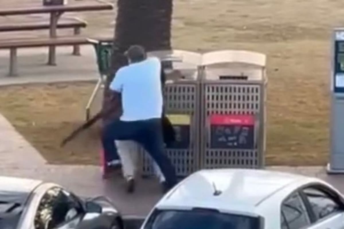 El héroe desarmó a uno de los terroristas