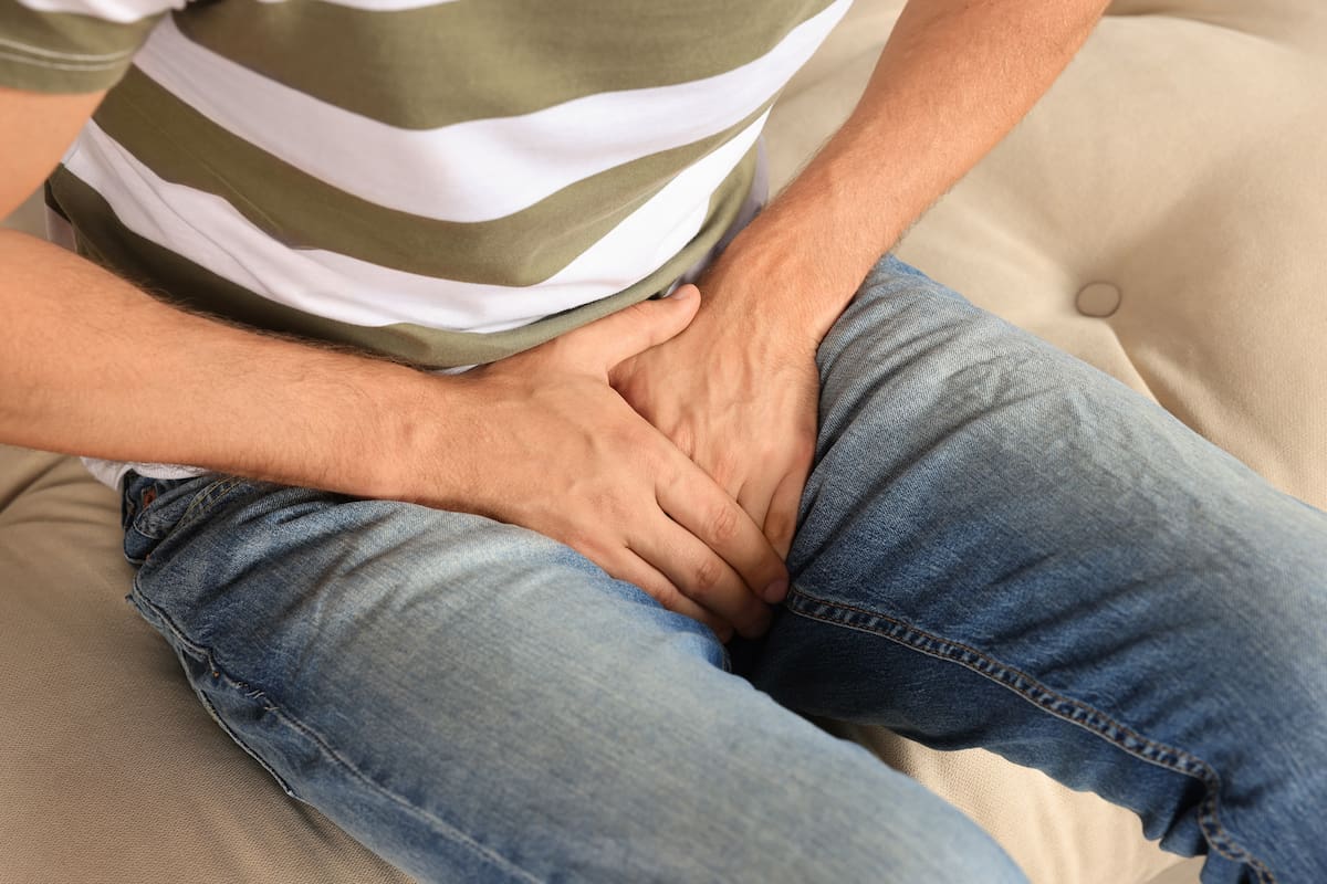 El herpes genital es una infección de transmisión sexual común que se transmite por dos subtipos del herpes simple