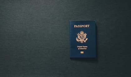 El HHS le pasa información al Departamento de Estado sobre a qué personas se les debe revocar el pasaporte