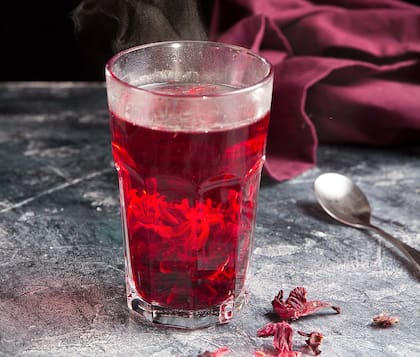 El hibiscus acelera el metabolismo y es un potente diurético natural