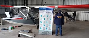 Atraparon a un piloto acrobático que utilizaba un hidroavión experimental para transportar drogas