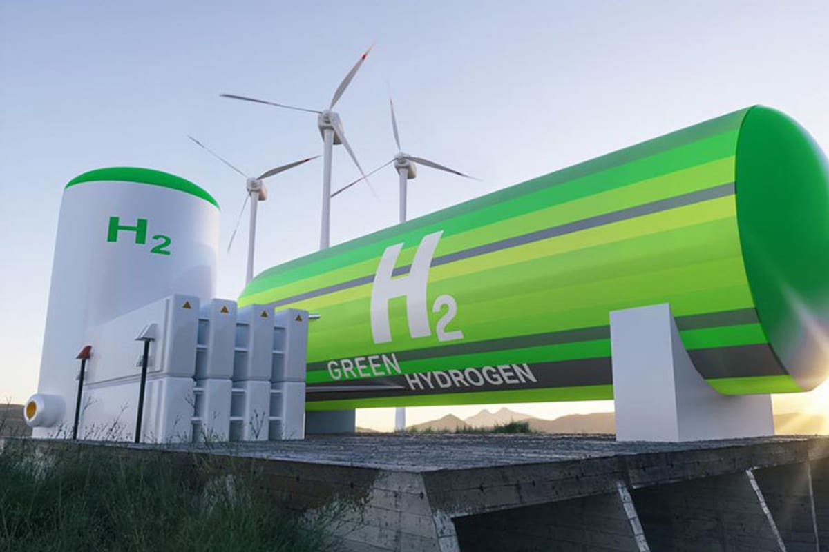 El hidrógeno verde se obtiene mediante electrólisis: un proceso que descompone moléculas de agua usando electricidad renovable y no genera emisiones de carbono, a diferencia del hidrógeno gris, producido a partir de combustibles fósiles