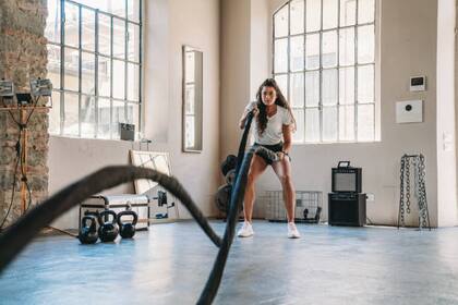 El HIIT consiste en ejercicios de intensidad, repetidos durante un corto lapso de tiempo