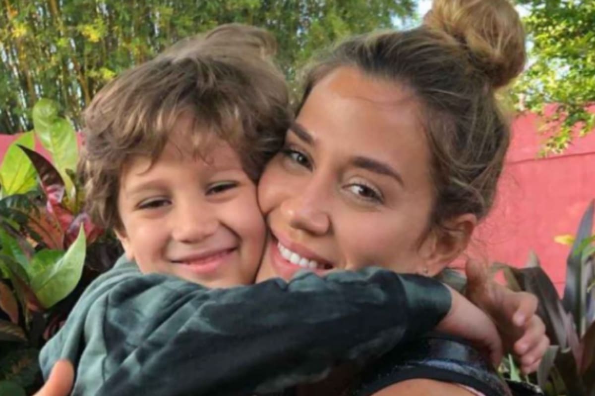 El hijo de Jimena Barón cumplió 10 años y lo festejó a lo grande en un parque de diversiones: cuál fue la consigna de la cantante para no perder a los niños