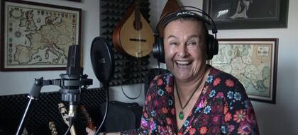 El hijo de la cantante dijo que los antivacunas tienen "sangre en sus manos".