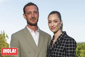 El hijo de la princesa Carolina de Mónaco, Pierre Casiraghi y su mujer, Beatrice Borromeo, fueron los invitados estrellas del front row.