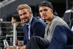 El hijo de Victoria y David Beckham se retira del mundo del fútbol para iniciar su carrera como modelo