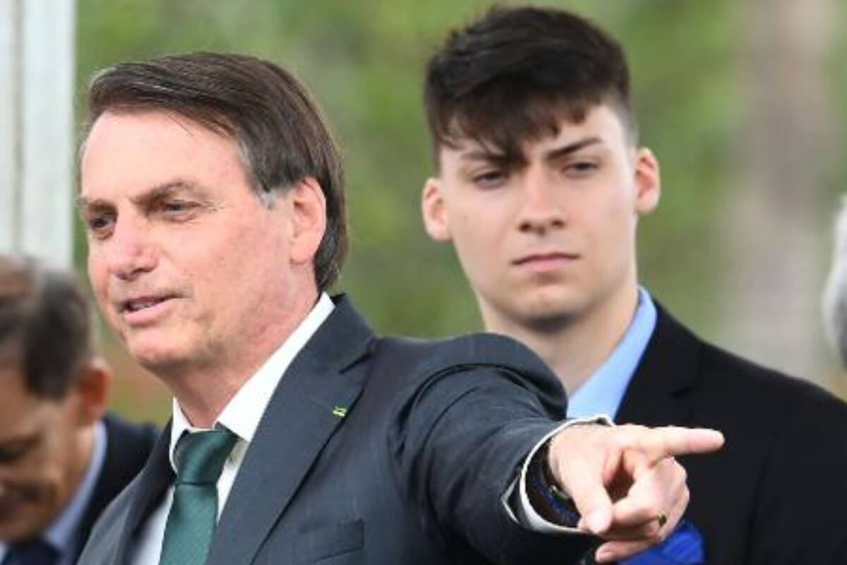 El hijo del presidente brasileño se refirió a la pandemia por coronavirus