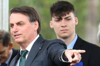 El hijo del presidente brasileño se refirió a la pandemia por coronavirus