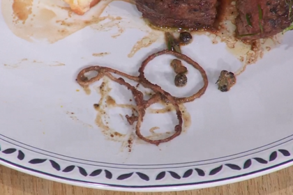 El hilo de la polémica, utilizado para darle forma al lomo que cocinó Jakub