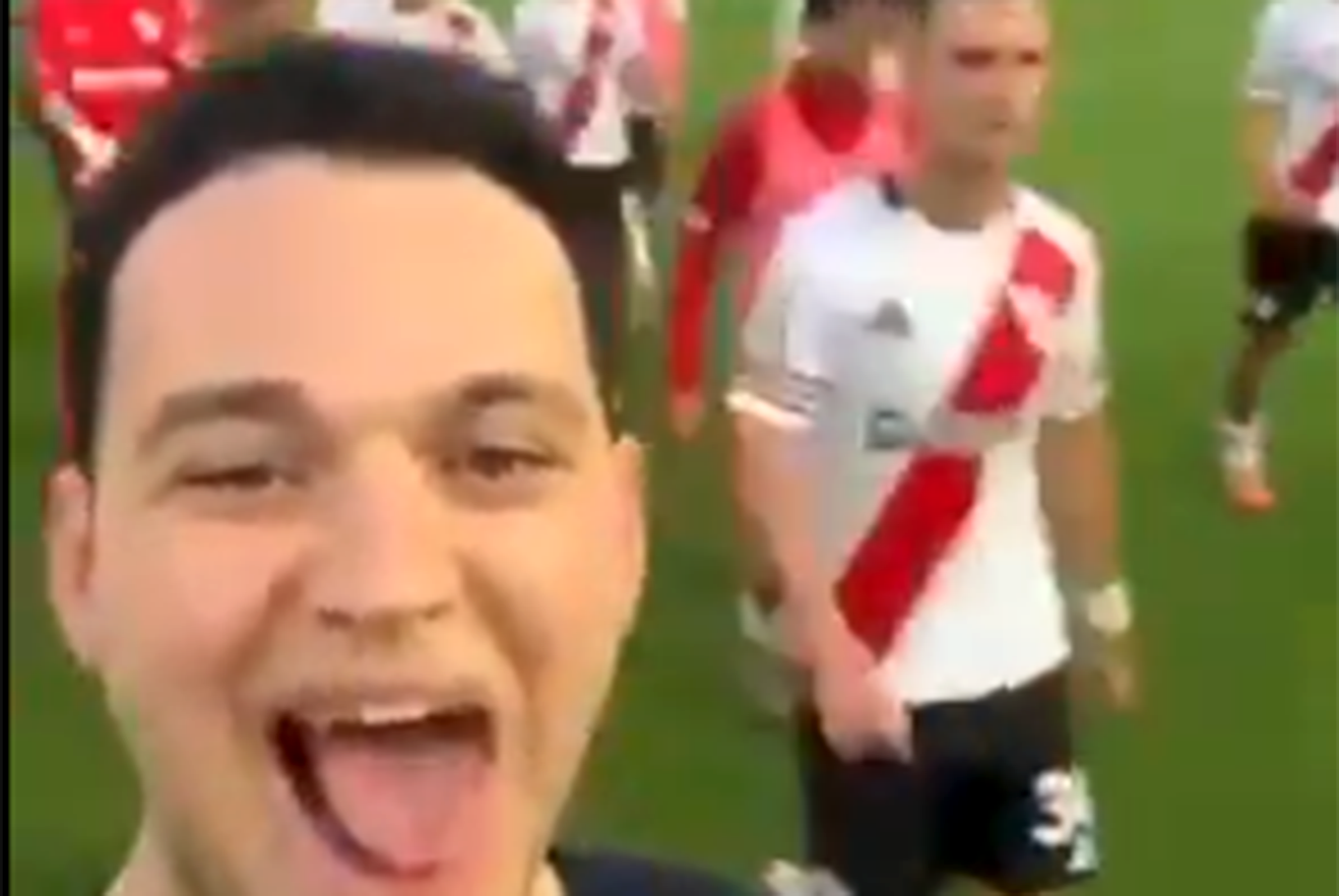 El hincha al que Salas le pegó por filmarse en selfie con los jugadores de River
