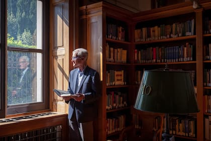El historiador David Kertzer en la biblioteca de la Academia Estadounidense en Roma, luego de un día de investigaciones académicas en los archivos vaticanos